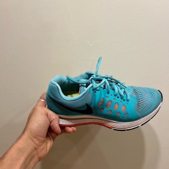 Vintage condition womens Nike Pegasus 31 runners in light blue with pink accents - Picture 2 of 5